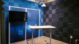 Studio 2-hosts