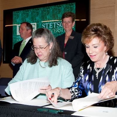 President Libby signs 3 + 3 agreement with USF President.