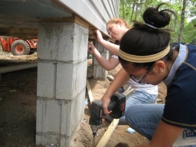 Stetson Bonner students work with Habitat for Humanity to build a home.