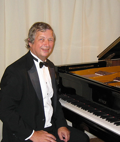 Ragtime pianist Bob Milne