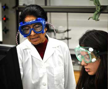 Ramee Indralingam teaches a chemistry lab class.