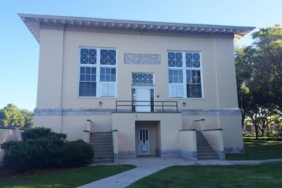 Exterior of Cummings Gym on Stetson's campus
