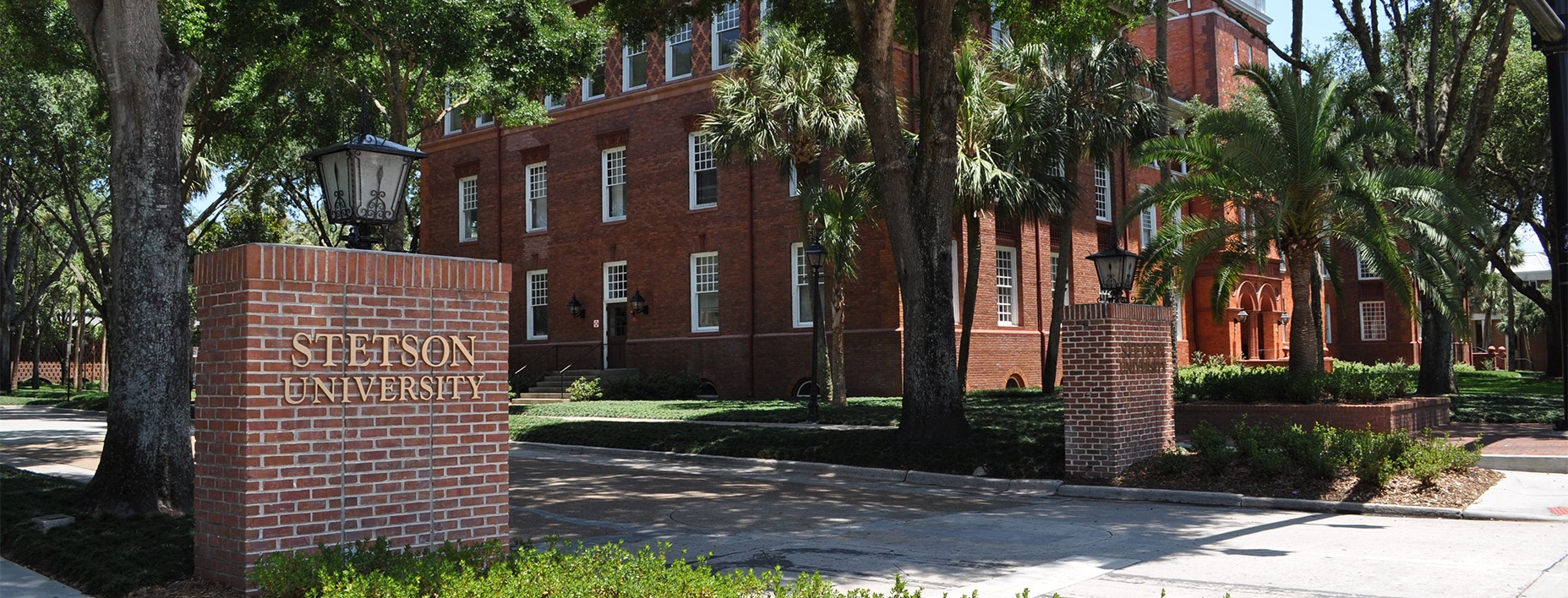 Stetson University front gate with Elizabeth Hall in the background.