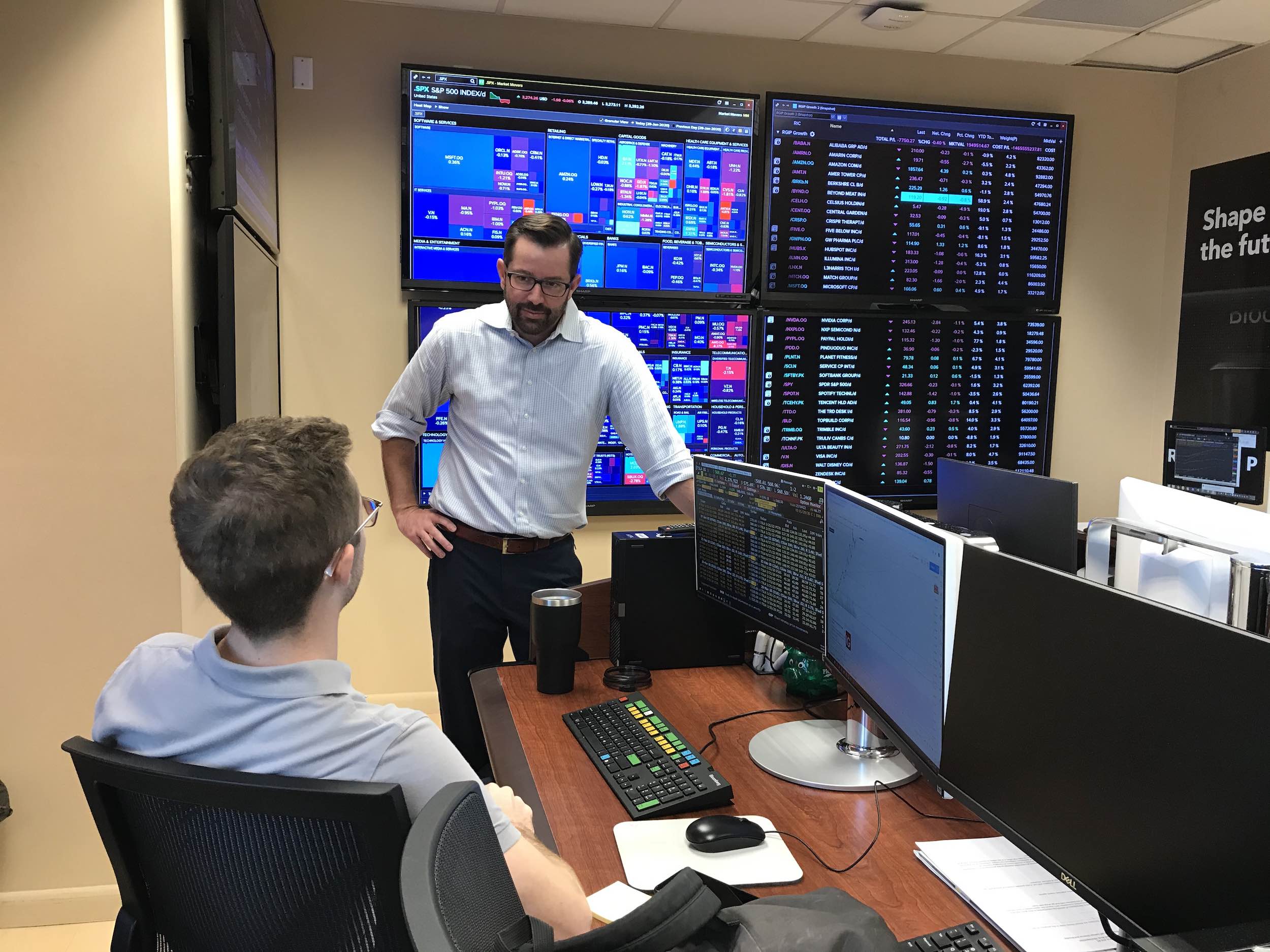 Dr. Hurst speaks to a student in the RGIP trading room