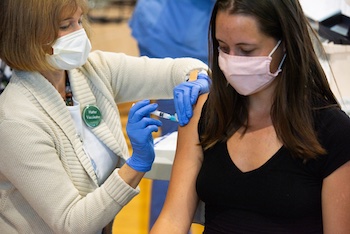 students gets vaccinated