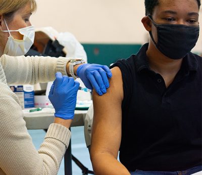 Student gets a vaccine on campus