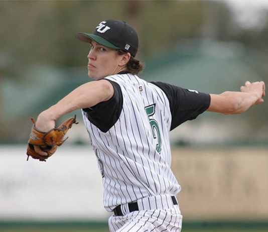 Jacob deGrom pitching with the Stetson Hatters in college