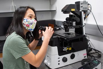 Assistant Biology Professor Lynn Kee, PhD, talks about Stetson's inverted fluorescent microscope system.