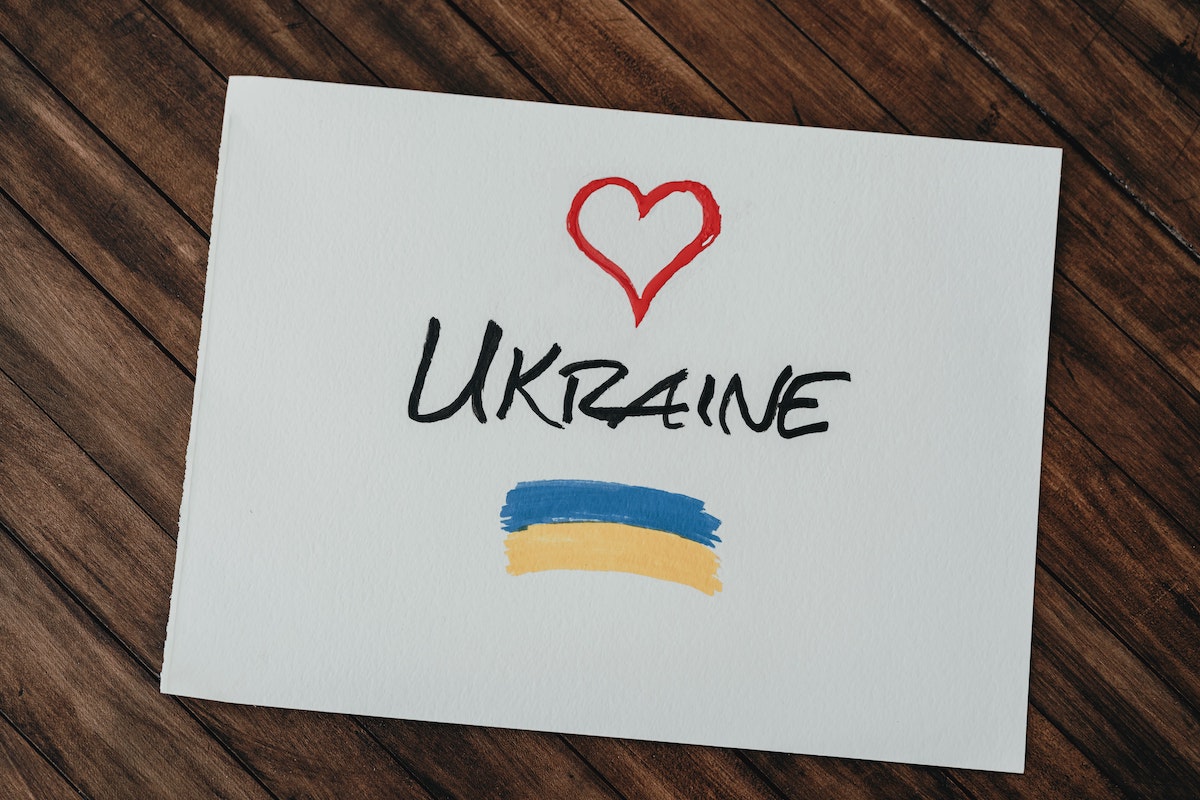 Graphic that says Ukraine with a heart.