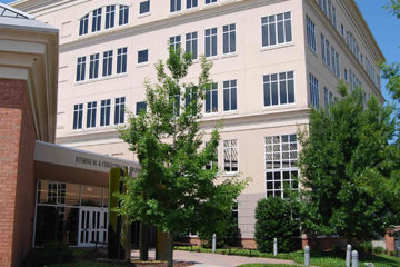 Exterior shot of the Lynn Business Center at Stetson University.