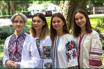 photo of four Ukrainian students.