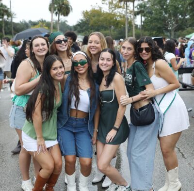 college students tailgating