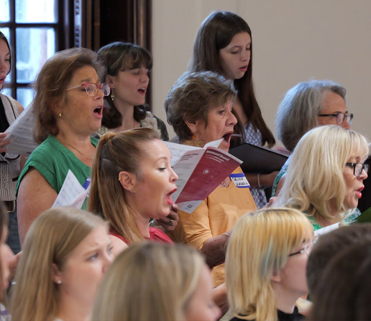Alumni Choir Performance